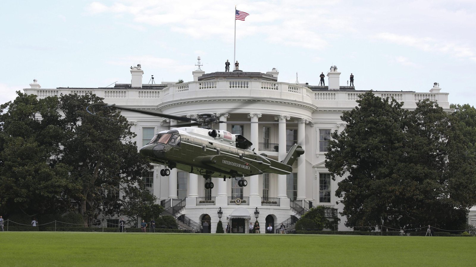 VH-92A Patriot flight testing over the South Lawn ahead of the White House helipad project