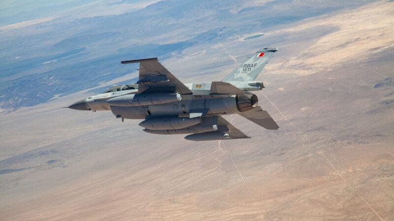 Viper Shield F-16: Bahraini F-16 Block 70 in flight over Southern California