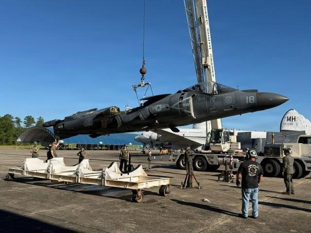 Last USMC-built AV-8B Harrier II, BuNo 166288, lifted by crane onto a transport cradle at MCAS Cherry Point with its wings removed