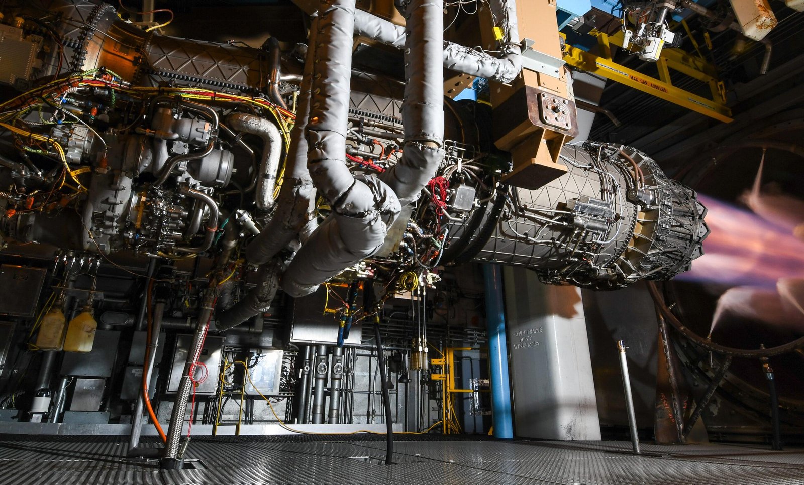 Patria F135 engine: Pratt & Whitney F135 engine on test stand at AEDC