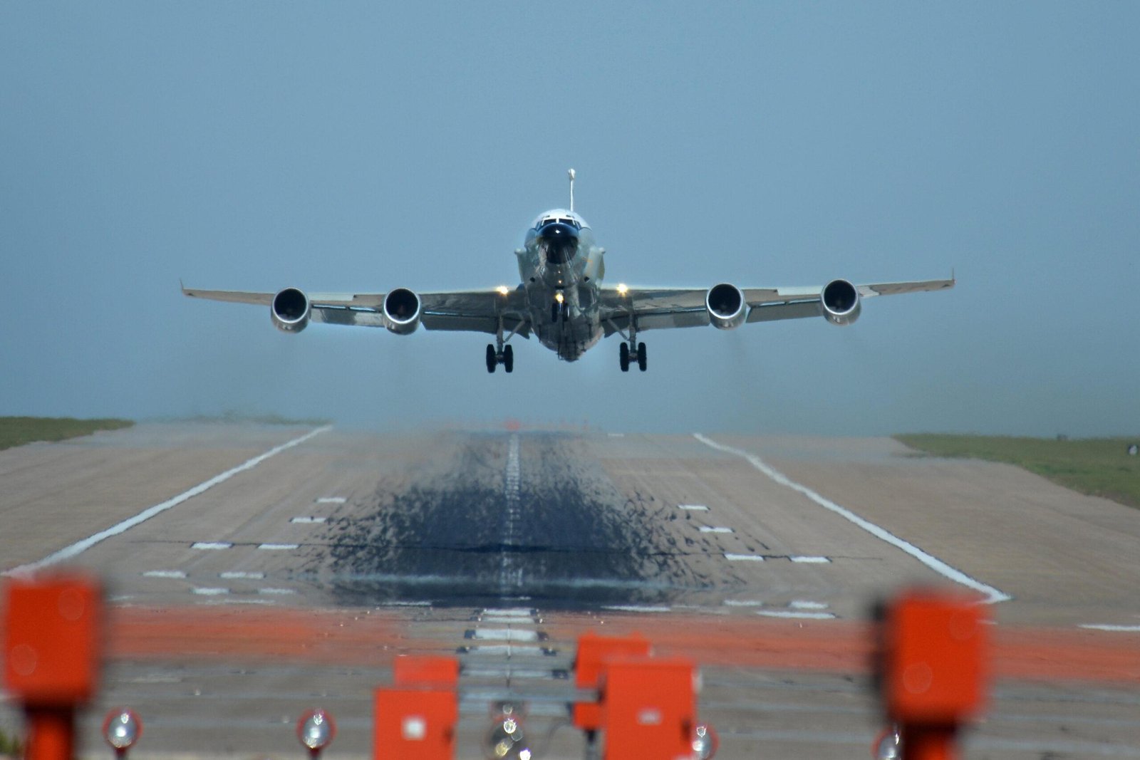 Rivet Joint UK operations: RC-135 aircraft on approach