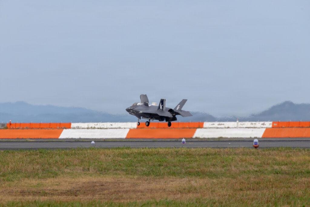 VMFA-533 F-35B Japan: F-35B on landing approach at MCAS Iwakuni