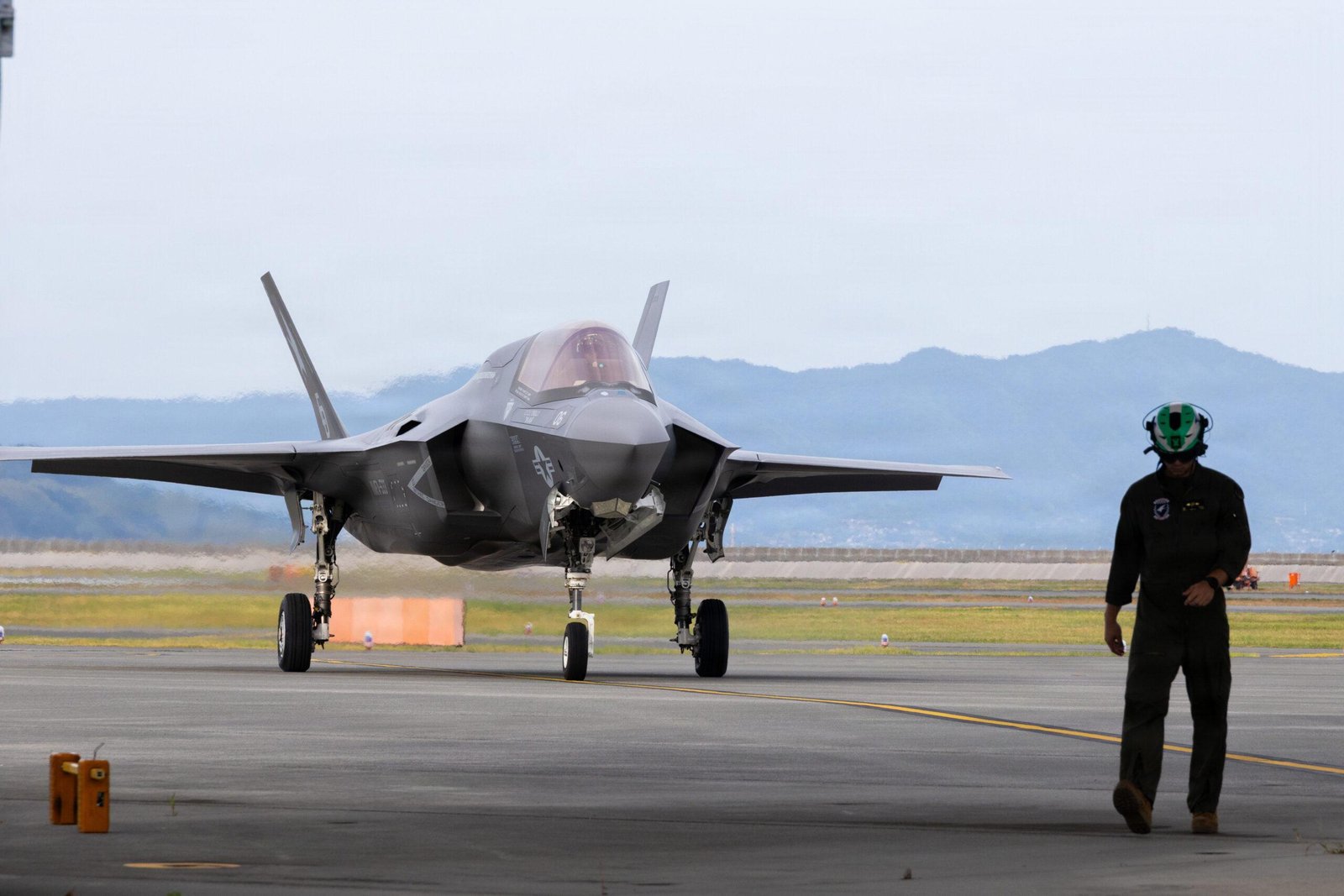 VMFA-533 F-35B Japan: maintainers applying squadron markings to F-35B