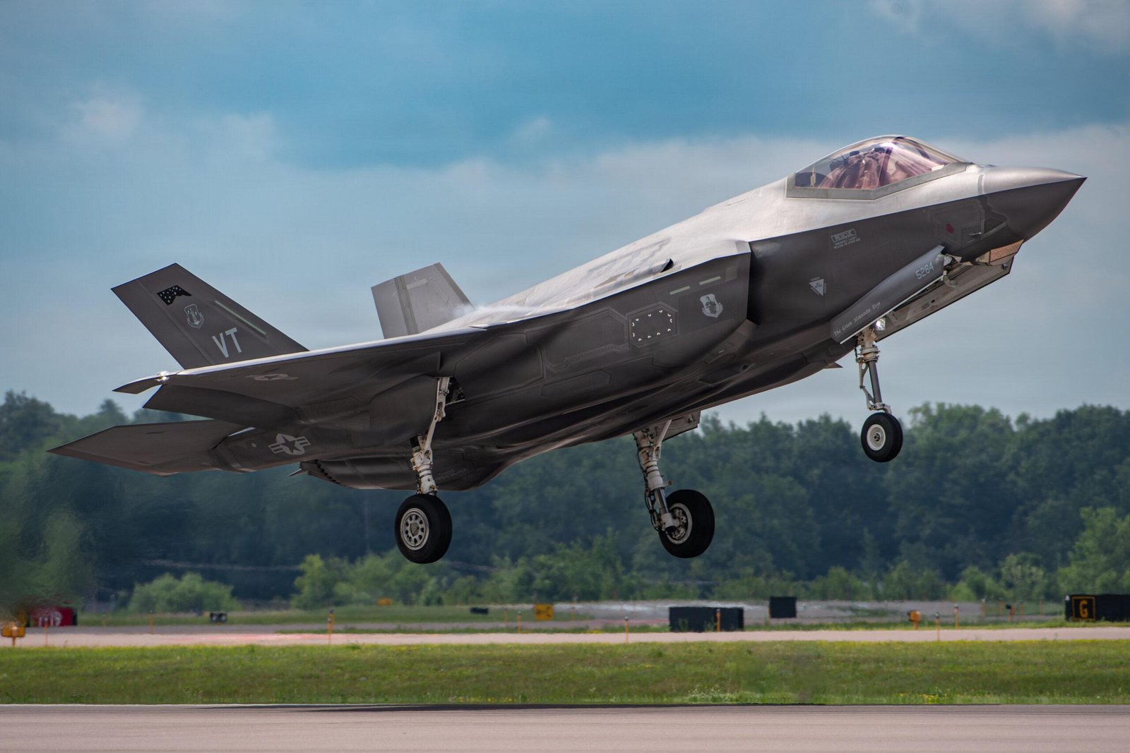 Vermont F-35 deployment: 158th Fighter Wing F-35A takes off, tail code VT