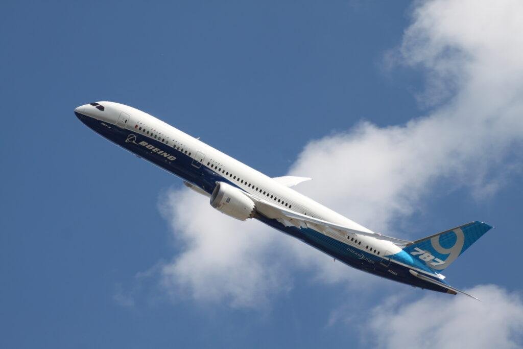 Boeing Dataliner platform coverage illustrated by Boeing 787-9 test aircraft N789EX in flight during 2014.