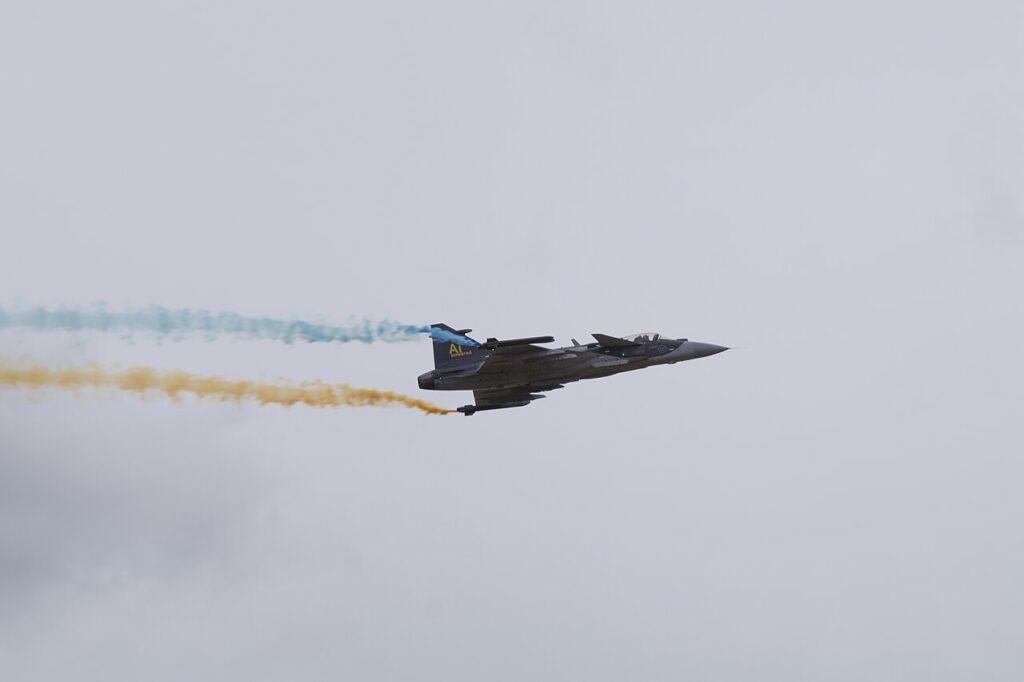 Saab Gripen E 39-6002 flying at Flygdagarna 2026 in Sweden, illustrating Canada's F-35 and Gripen review.
