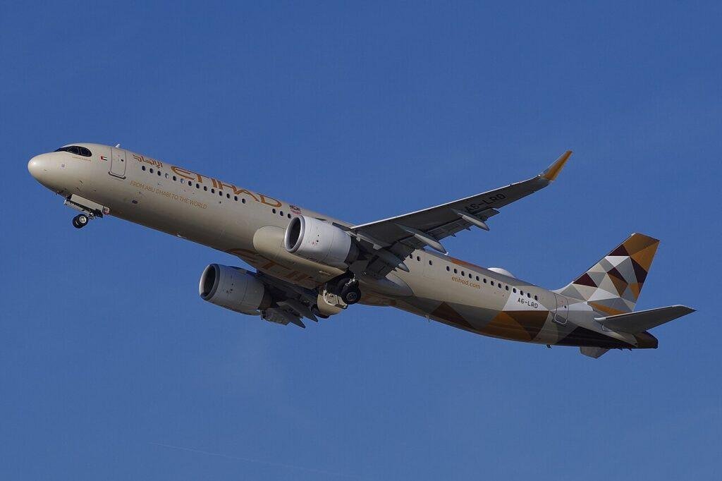 Etihad Airways Airbus A321LR A6-LRD departing Zurich in October 2026, illustrating aircraft used on the Luxembourg route.