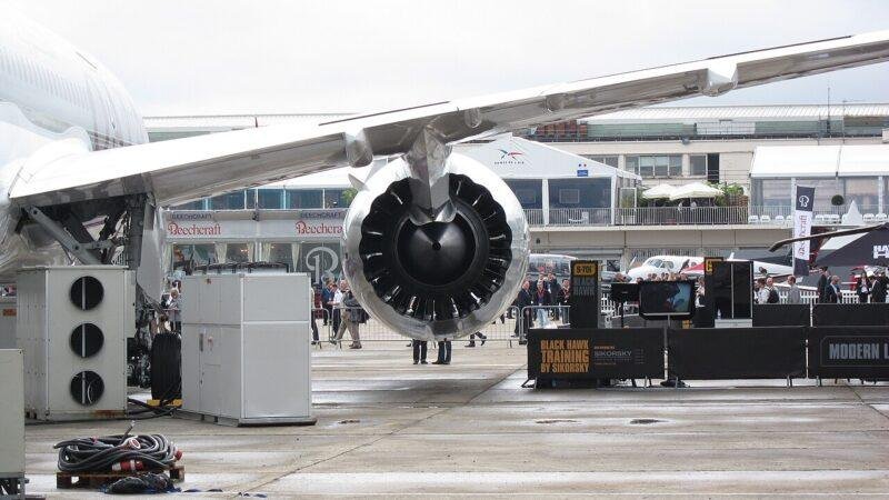 Rear view of a GE GEnx-1B turbofan engine mounted on a Boeing 787, photographed in 2013.