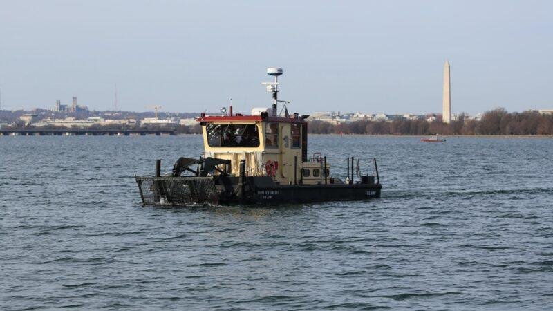 Army DCA collision review illustrated by U.S. Army Corps of Engineers response operations near the Potomac River after the 2025 crash.