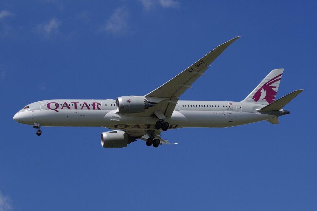 Boeing Q3 deliveries report illustrated by a Qatar Airways Boeing 787-9 aircraft on approach in August 2026