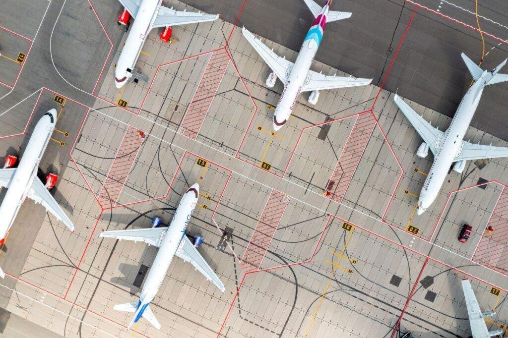 FL Technics UAE approvals illustrated by an aerial view of commercial aircraft parked at airport maintenance stands.