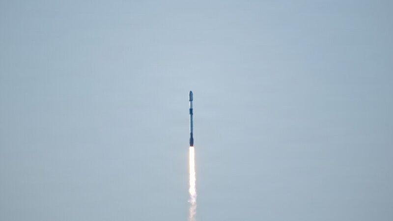Falcon 9 rocket lifts off from Vandenberg Space Force Base in January 2026 during a Starlink mission